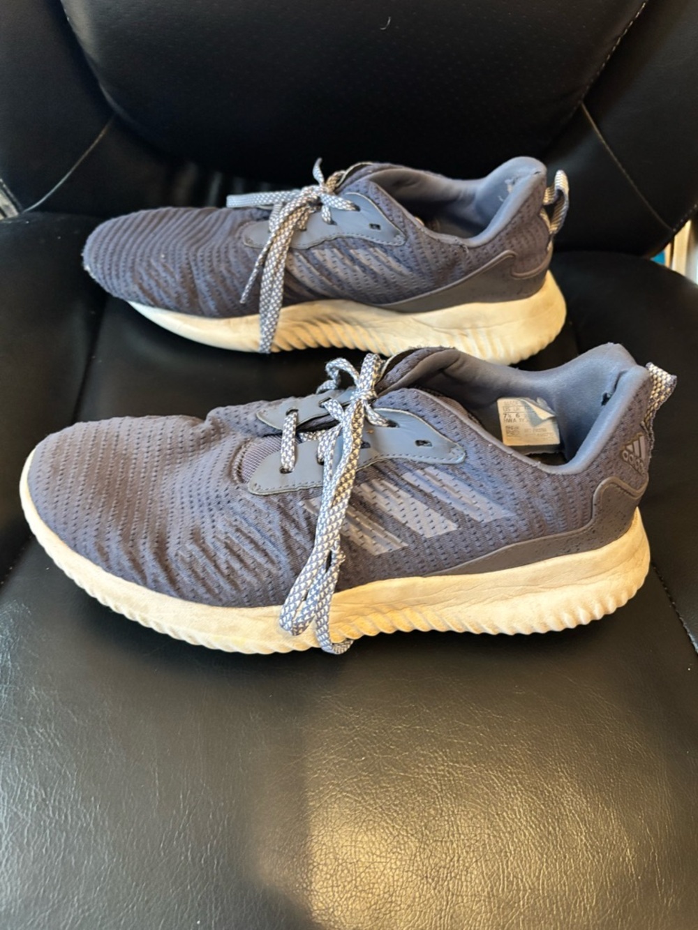 Adidas tennis shoes 7.5 Gardening or yard work shoes